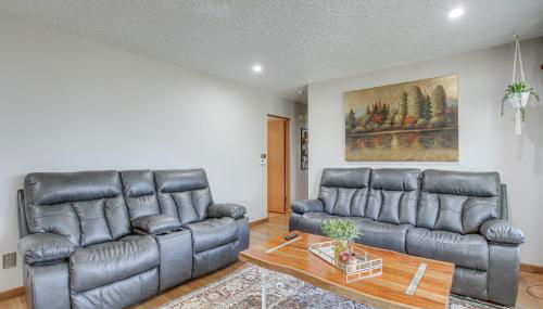 Walk to Park Waterloo Home with Furnished Deck - Foto 5