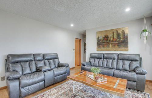 Walk to Park Waterloo Home with Furnished Deck - Foto 5