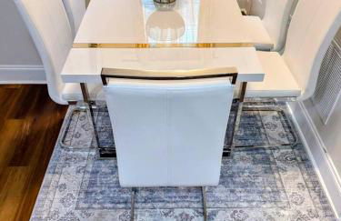 Modern 5BR with Full Kitchen, Game Room, Fenced Yard and BBQ Grill - Foto 18