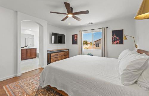 Spacious Private Home with Saltwater Pool & Hot Tub - Foto 16