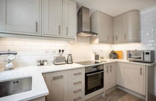 Fabulous High Street Townhouse With Stunning Views & Parking at 'Eagles Nest' - Foto 19