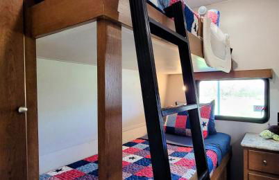 Bird House, Romance Glamping Pup Paradise Near River ADA - Photo 4