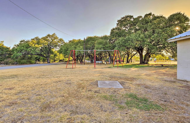 Hot Tub and Fire Pit! Cozy Granbury Escape Near Lake - Foto 45
