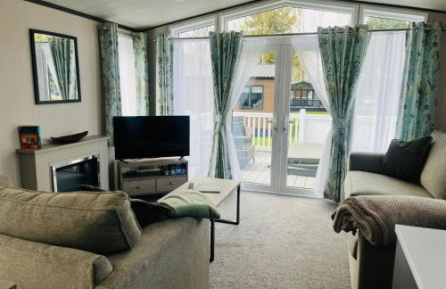 Evergreen Lodge with Hot Tub - Foto 6