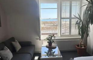 Penthouse Suite, Sea View, Close to Shops, Beach and Train - Foto 1