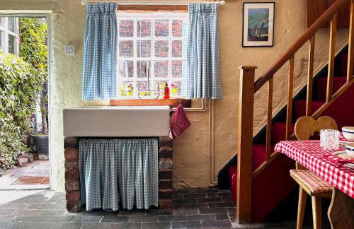 Unique Old Bakery Retreat - Photo 8