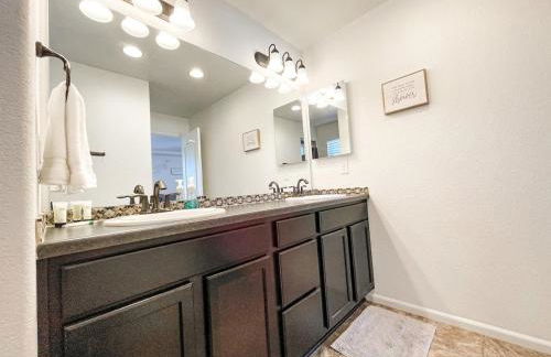 Spacious Family Getaway 20min to downtown sights - Foto 18