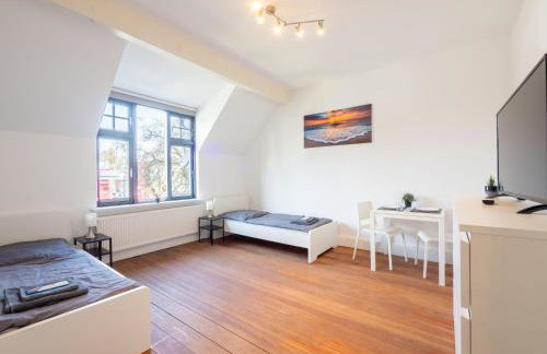 Grosse-Monteurwohnung-in-Villa-4-Zimmer-8-Personen-WLAN-TV-Kueche-Ahrensburg-Naehe-Hamburg-AGRP1202 - Photo 1