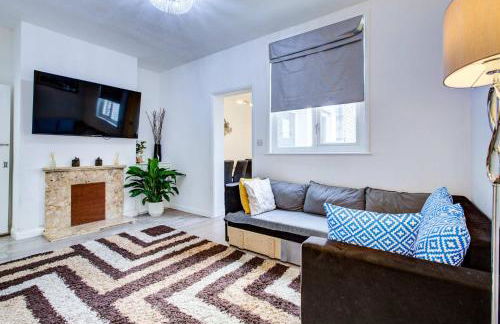 Newly Refurbished 3 Bed 2.5 Bath House in Staines - Foto 1