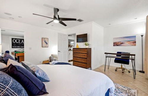 Beachside Escape Poolhouse w Game Room, Grill - Foto 31