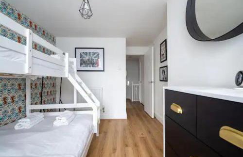 Modern and Bright Home Minutes From Central London - Pass the Keys - Foto 15