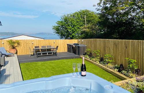 Waves Falmouth-hot tub games room very close to Swanpool beach and Falmouth GC - Foto 1