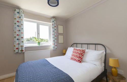 Peaceful 3-Bed Cottage in Eastington, near Stonehouse - Photo 33