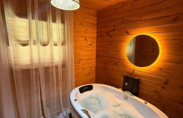 Chalé com Hidro próximo Parque Lago Black Gramado - Photo 1