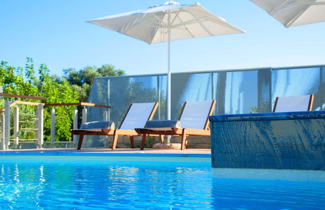 2 New Villas Next Each Other, Pool, Rent Separately or Together at Kournas Lake - Foto 24