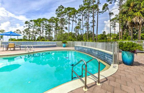 Breezy Home with Grills, Pool and Beach Access! - Foto 32