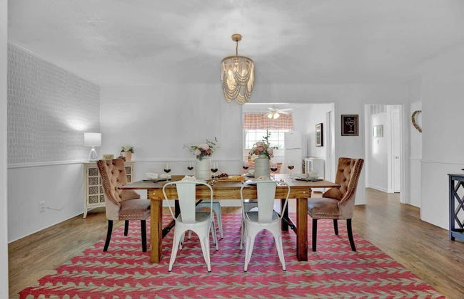 Willkommen to Pink Haus 1 Mile to Main Street! - Foto 10