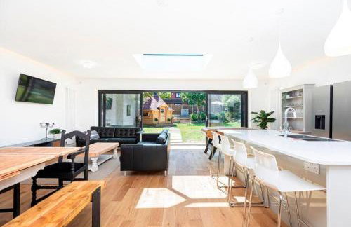 DRIFTWOOD by BOURNECOAST - An Exquisite Chalet Bungalow with a Sauna, BBQ Hut and Garden - HB6339 - Foto 5