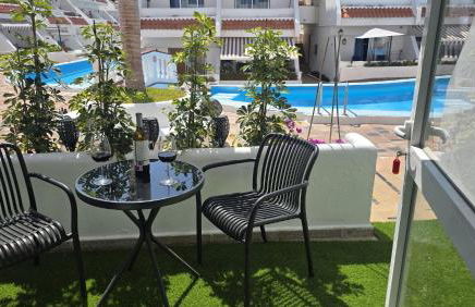 New Modern Apartment close to the Beach - Photo 4