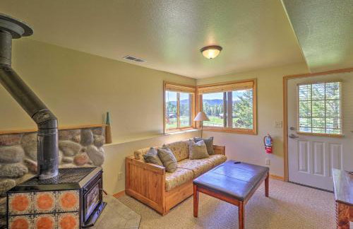 Quiet Trego Resort Home with Lake, Pavilion and Trails - Foto 17