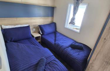 New 2 bed holiday home with decking in Rockley Park Dorset near the sea - Photo 10