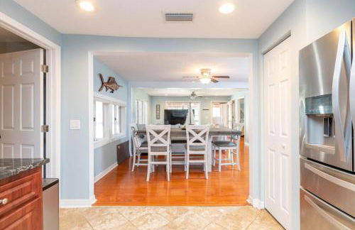 Huge Waterfront Mini-Resort w Gym, Dock & Pool - Foto 24