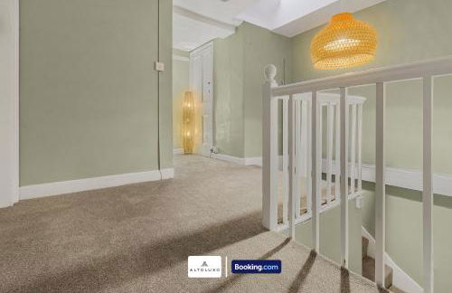 Spacestation Four 4 Bedroom Serviced Apartment By AltoLuxoExperience Short Lets & Serviced Accommodation With Free Wifi - Foto 15