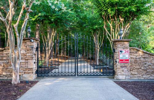 Relax In Private Pool & Cozy Gazebo At Param Farms - Foto 50