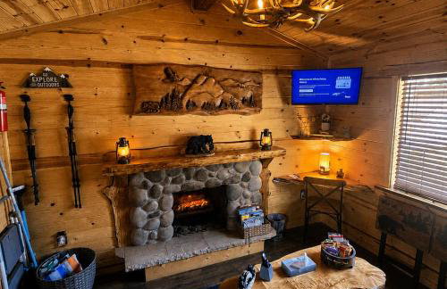 Knotty Shack- Unique Tiny Log Cabin with Hot Tub - Foto 2