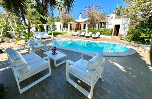 Stylish Ibiza Villa Near Beaches Private Pool & Lush Garden - Foto 1
