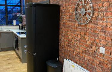 Central Sheffield 3BED 3BATH IV Pent-Apartment - Photo 16