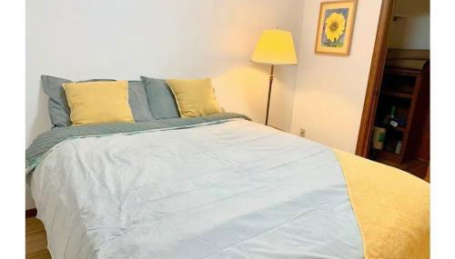 Lovely Condo Across from Downtown w Mountain View - Foto 3