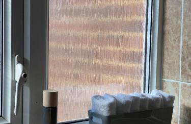 Bright, Spacious, modern Interior Decor 2 bedrooms Apartment with amazing views - Photo 39