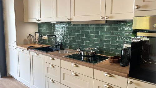 Amber Ferienhain - Ferienhaus 'Magnolie' mit verwunschenem Garten & privater Sauna - Foto 5, stove, dishwasher