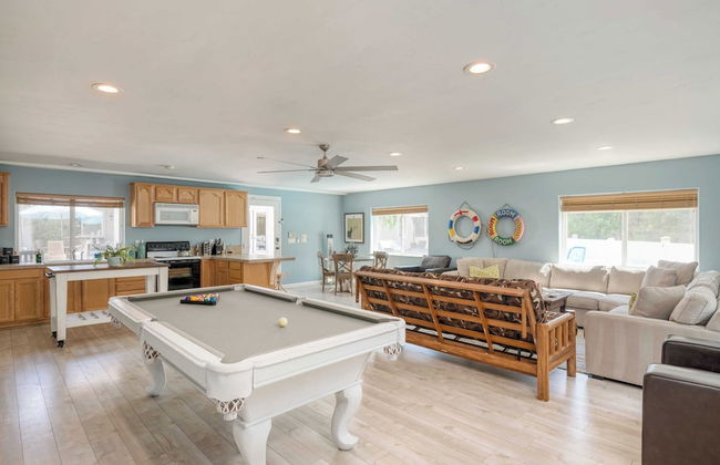 Grand Contento by Avantstay Extraordinary Estate w/ Pool & Movie Room - Photo 21