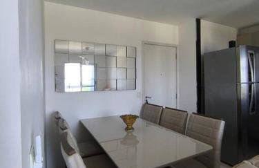 Apto Inteiro - Com roupa de cama e banho - Elevador - Garagem - Wi-fi - Vista Mar de todas as janelas e varanda - Foto 6