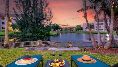 Waterfront Oasis Escape with 7 Seats Hot Tub! - Foto 4, sunbed