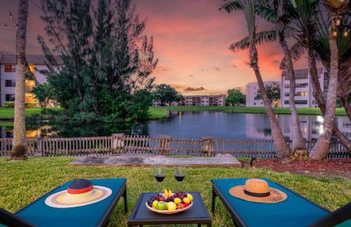 Waterfront Oasis Escape with 7 Seats Hot Tub! - Foto 4