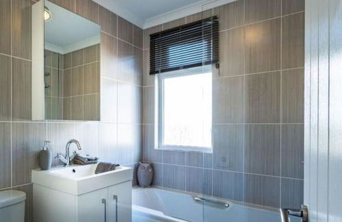 Applin Lodge - Photo 3