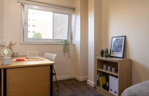 John Lester and Eddie Colman Courts in Salford - Foto 32