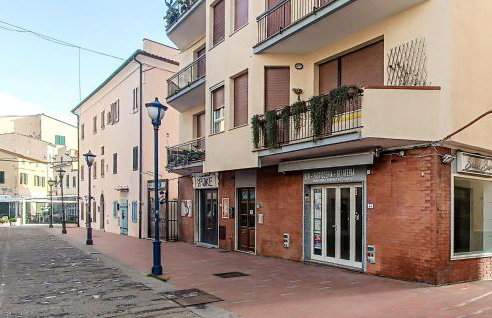 2 Bedroom Beautiful Apartment In Marina Di Campo - Photo 10
