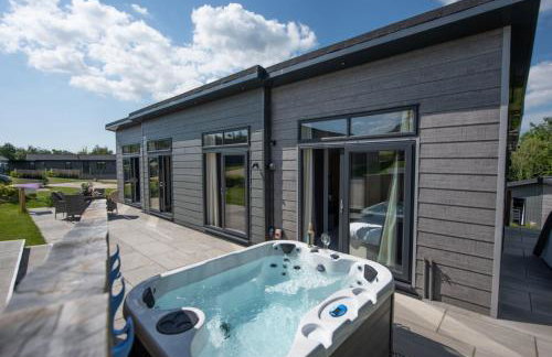 Primrose Lodge, 25 Roadford Lake Lodges - Photo 2