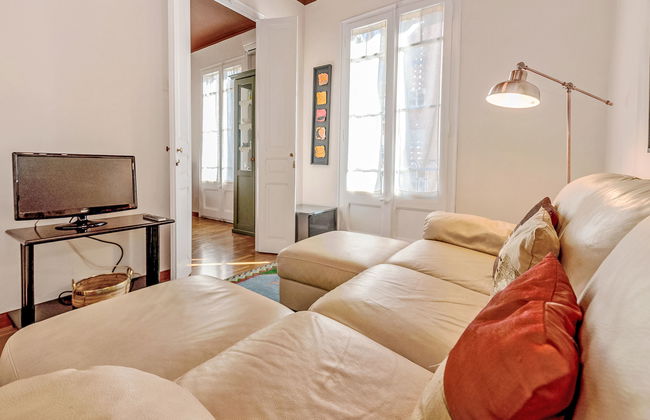 2 bedroom Apartment in Barcelona - Photo 7