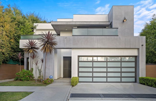 Crescent Heights - Photo 1