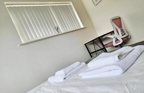 Willow Retreat - House in Burbage- Sleeps2- Garden - Photo 5