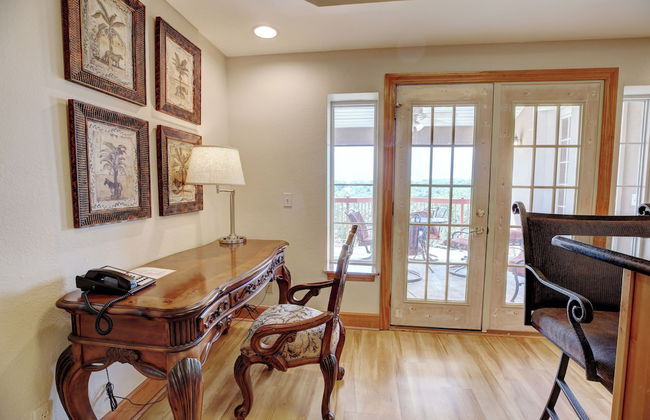 Grand Crowne Resort - Photo 9