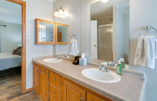 Lake Conroe Bliss Waterfront Home with Boat Ramp - Foto 17