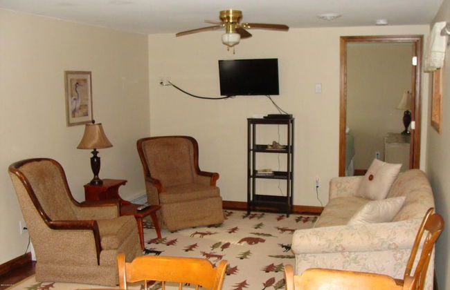 On Pointe Lakefront Resort - Photo 20