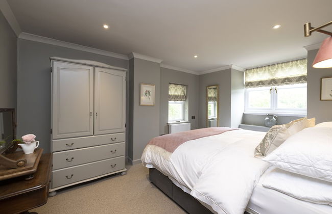 JOIVY Exceptional Cottage W/ Stunning Country Views - Photo 5