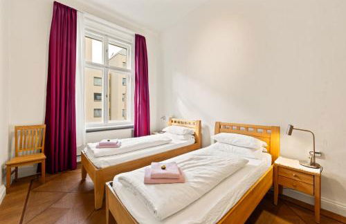 1,399 sq ft Historic Landmark, Checkpoint Charlie - Foto 25